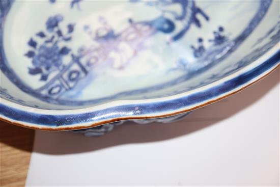 An 18th century Chinese export blue and white bowl L.31cm